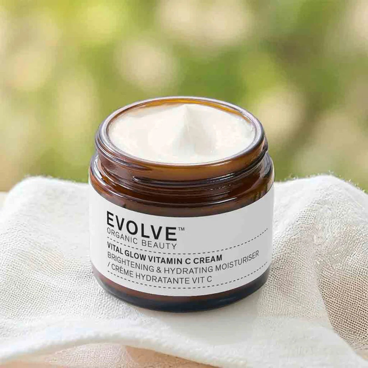 Evolve Organic Beauty Vital Glow Vitamin C Cream silkkinen koostumus