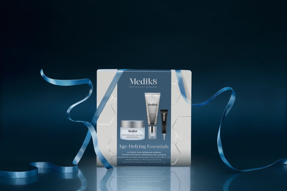 Medik8 Age Defying Essentials lahjapakkaus – kiinteyttävää peptidihoitoa ja uudistavaa retinalia