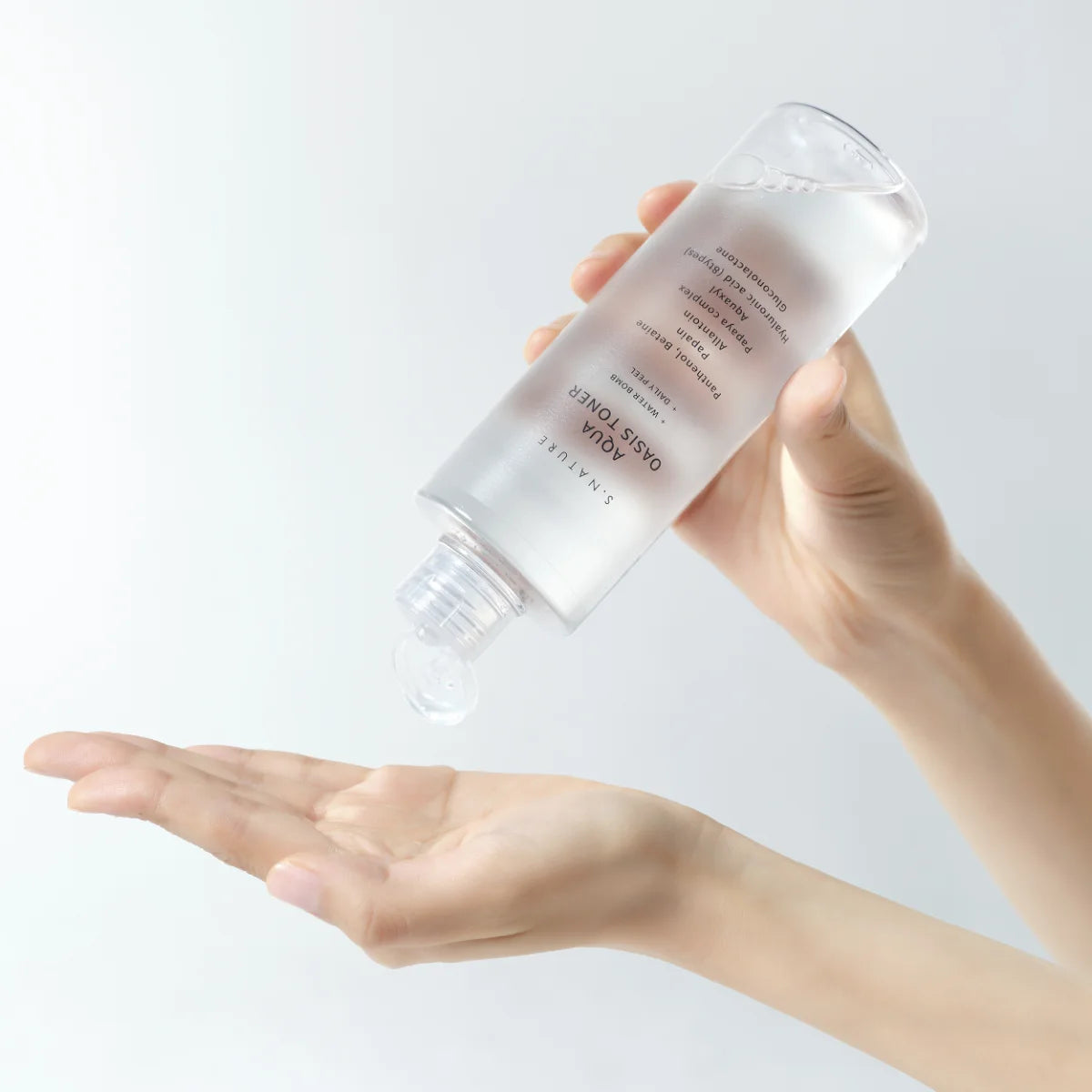 S.Nature Aqua Oasis Toner 300 ml Sisältää hyaluronihappoa, pantenolia ja allantoiinia